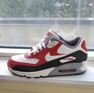 Nike Air Max 90 shoes